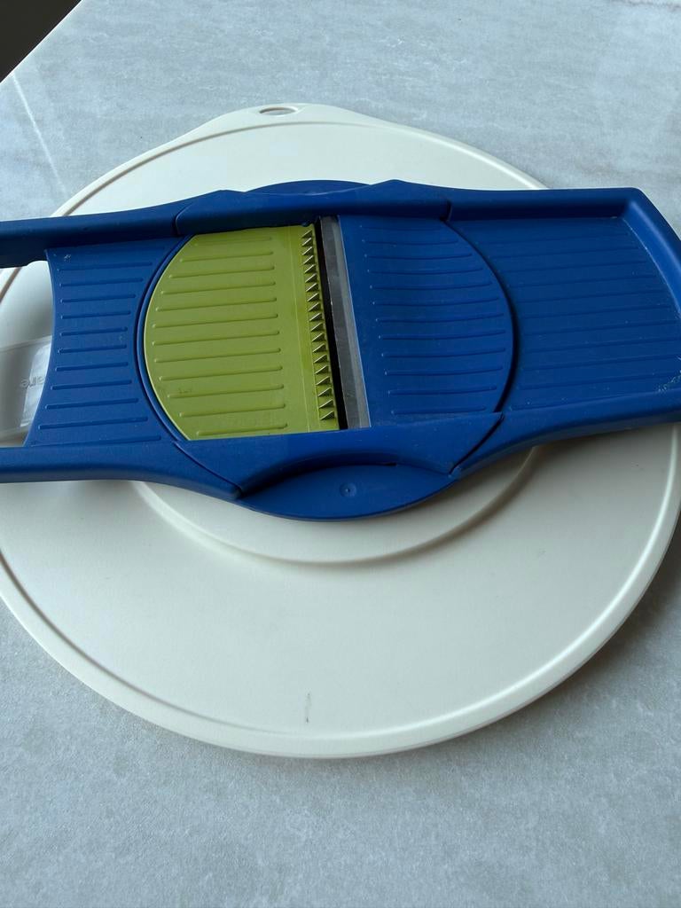 Tupperware mandoline/groentesnijder, Huis en Inrichting, Keuken | Tupperware, Ophalen of Verzenden, Zo goed als nieuw, Blauw, Overige typen