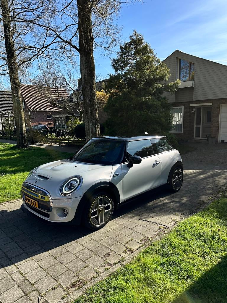Mini 3-deurs (f56) Electric 184pk Aut 2019 Wit, Auto's, Mini, 50 €/maand, 4 stoelen, Elektrisch, Particulier