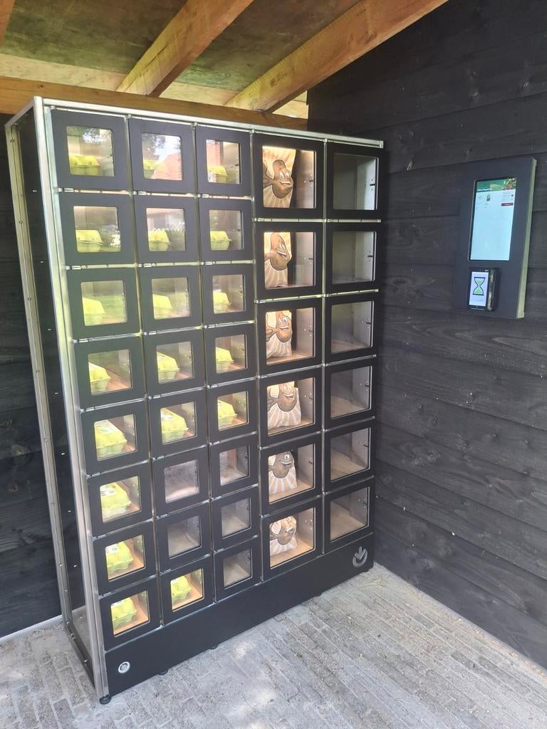 Eierautomaat met eieren, aardappels, uien en sap, Diversen, Levensmiddelen, Ophalen