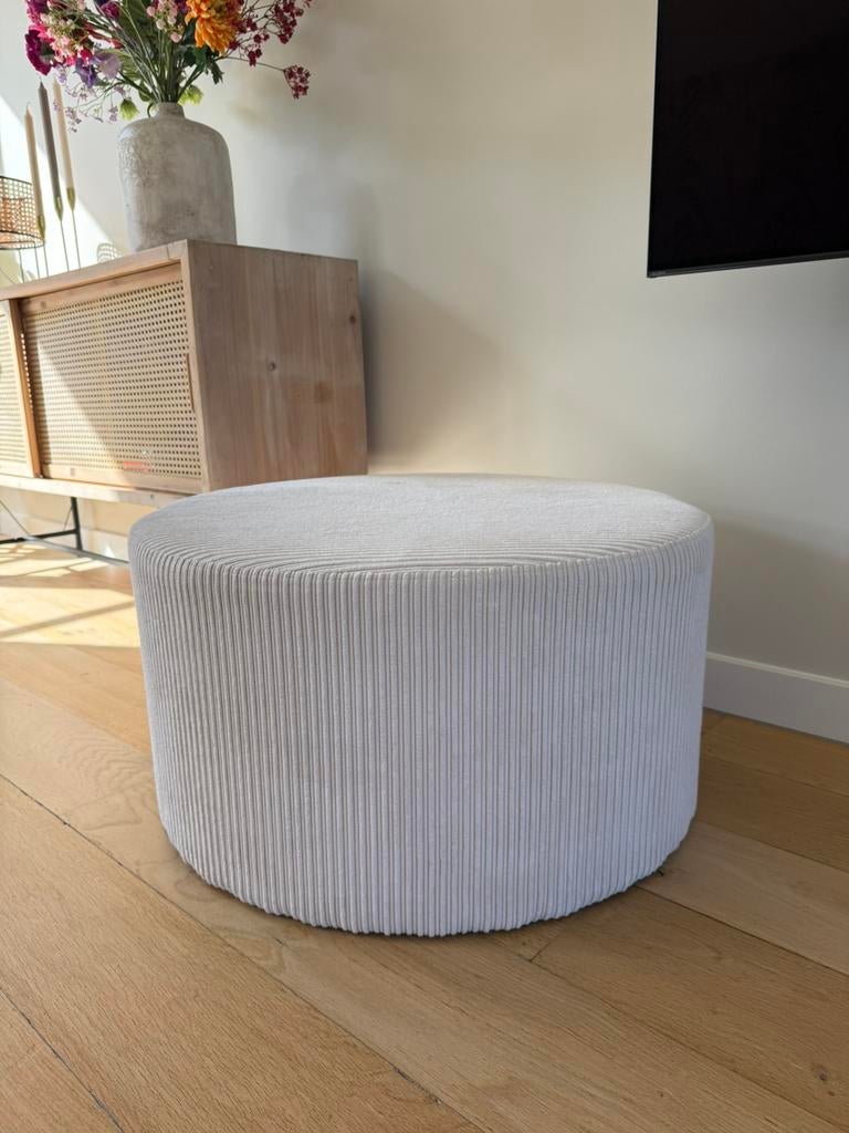 Beige rib poef, Ophalen, Zo goed als nieuw, Rond, 50 tot 75 cm