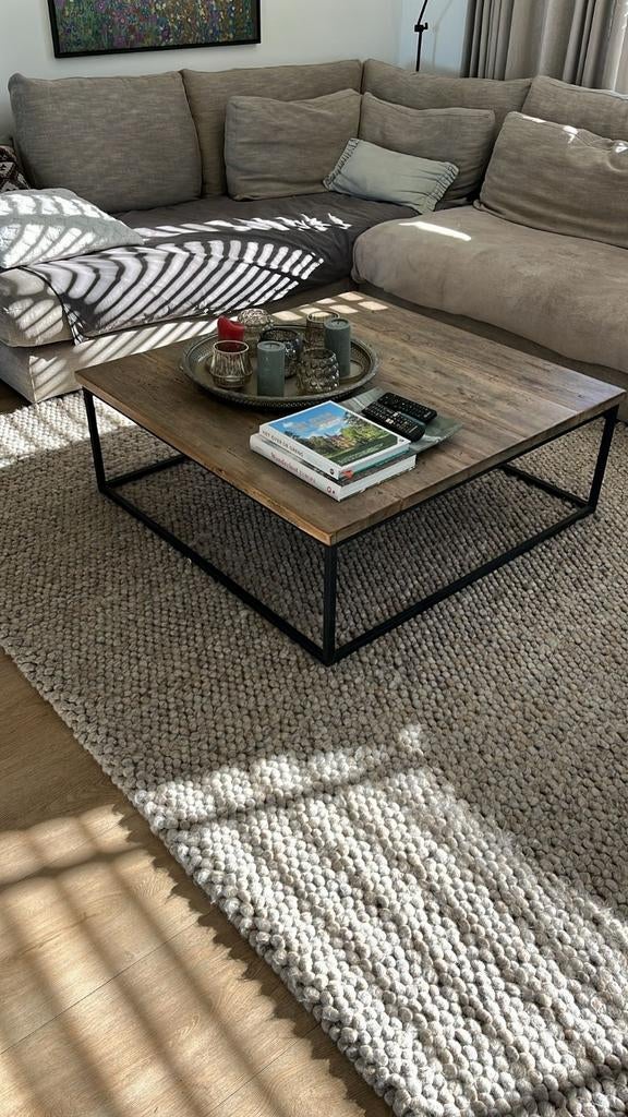 Mooie salontafel 102102 cm metalen onderstel, Ophalen, Zo goed als nieuw, Modern, Rechthoekig