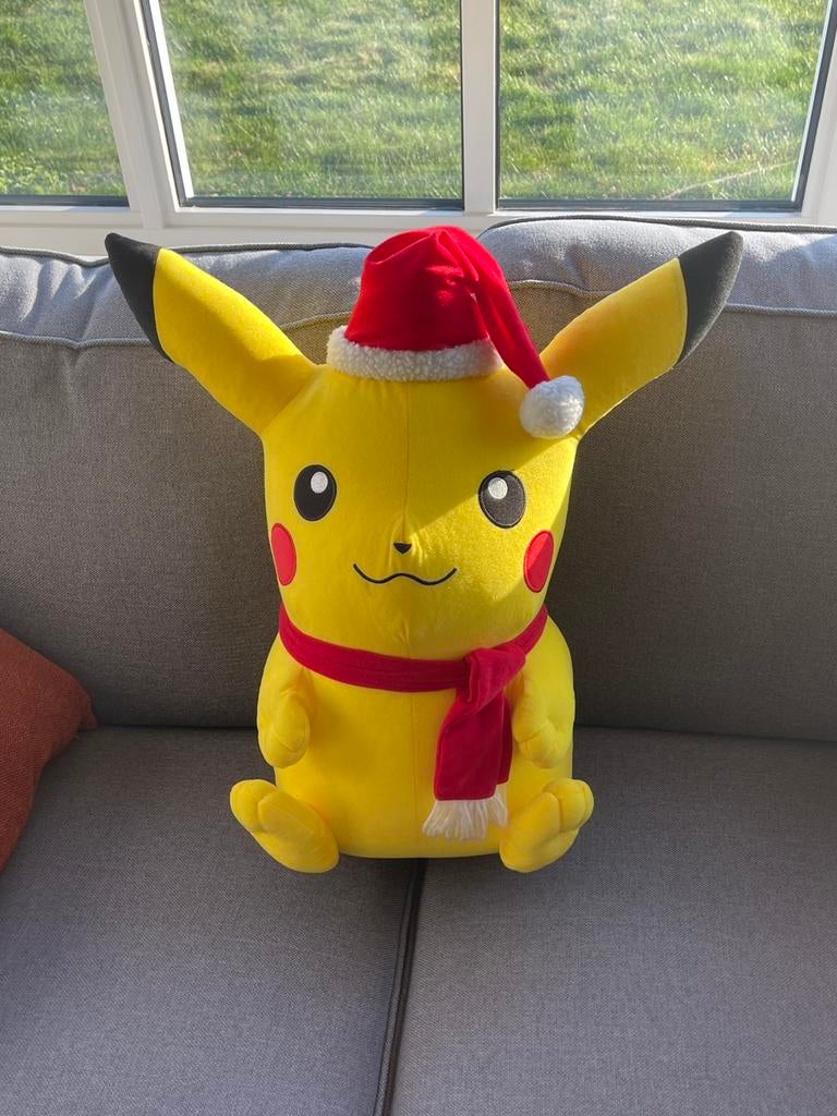 Pokemon Pikachu Kerst knuffel 60cm, Geel, Overige typen, Ophalen of Verzenden, Zo goed als nieuw