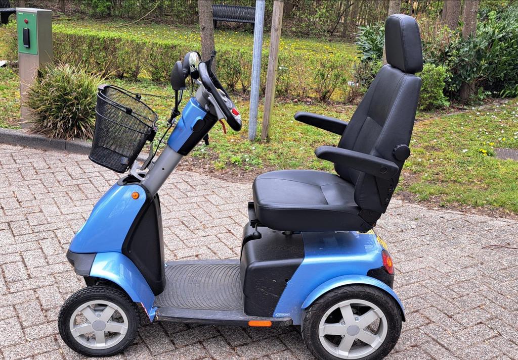 Nette 4-wiel scootmobiel (Trophy 6 blauw 4W), Diversen, Brommobielen en Scootmobielen, Gebruikt, Ophalen of Verzenden, 36 t/m 45 km