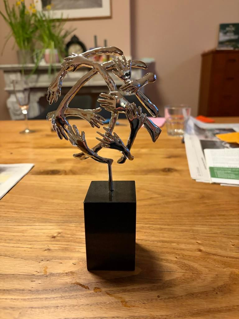 Helpende handen beeld van Artihove, Antiek en Kunst, Ophalen of Verzenden