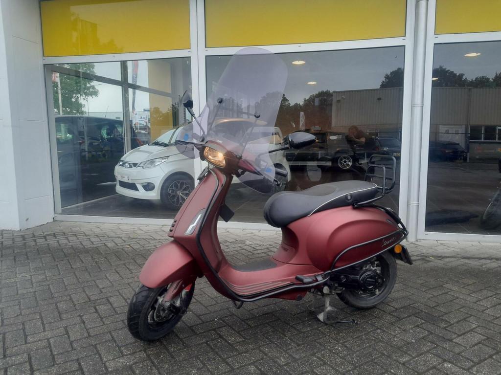 Vespa Snorscooter Sprint 50 Special Color Candy Red, Gebruikt, Benzine, Vespa