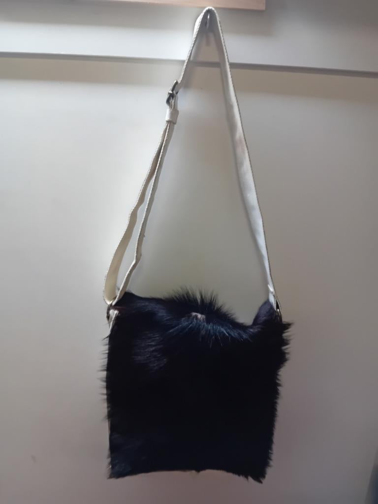 Leren tas met koeien huid. Zwart/wit, Ophalen, Zo goed als nieuw, Wit