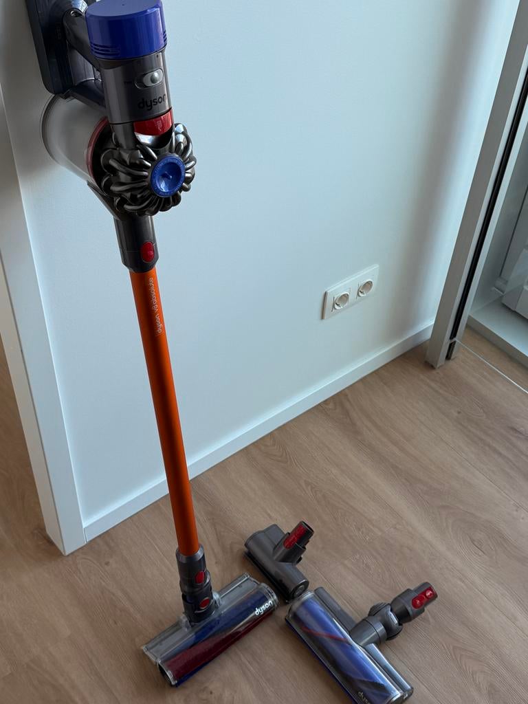Dyson V8 Absolute stofzuiger, Witgoed en Apparatuur, Stofzuigers, Ophalen, Gebruikt, Reservoir, Stofzuiger