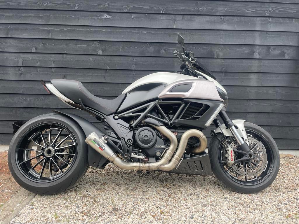 Ducati Diavel 1200 | GPR uitlaat | Lage km | Topstaat, Motoren, 2 cilinders, Motorrijbewijs A, Particulier, Meer dan 35 kW