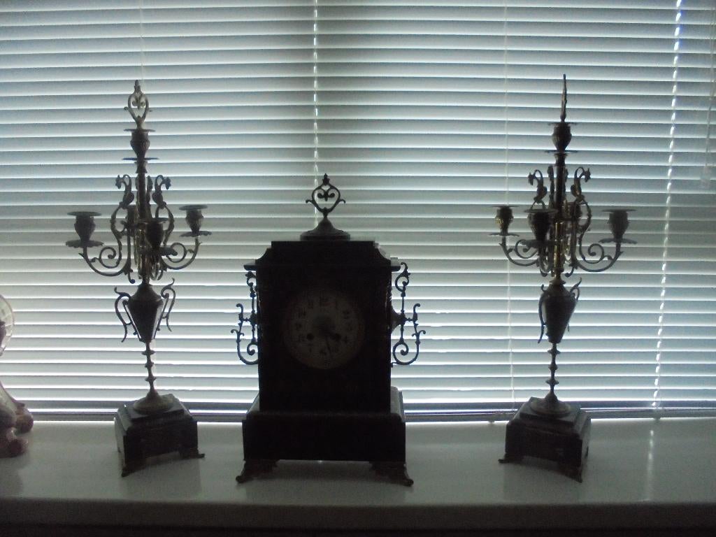 pracht antiek klokkenstel met 2 vijfarmige kandelaars, Antiek en Kunst, Ophalen