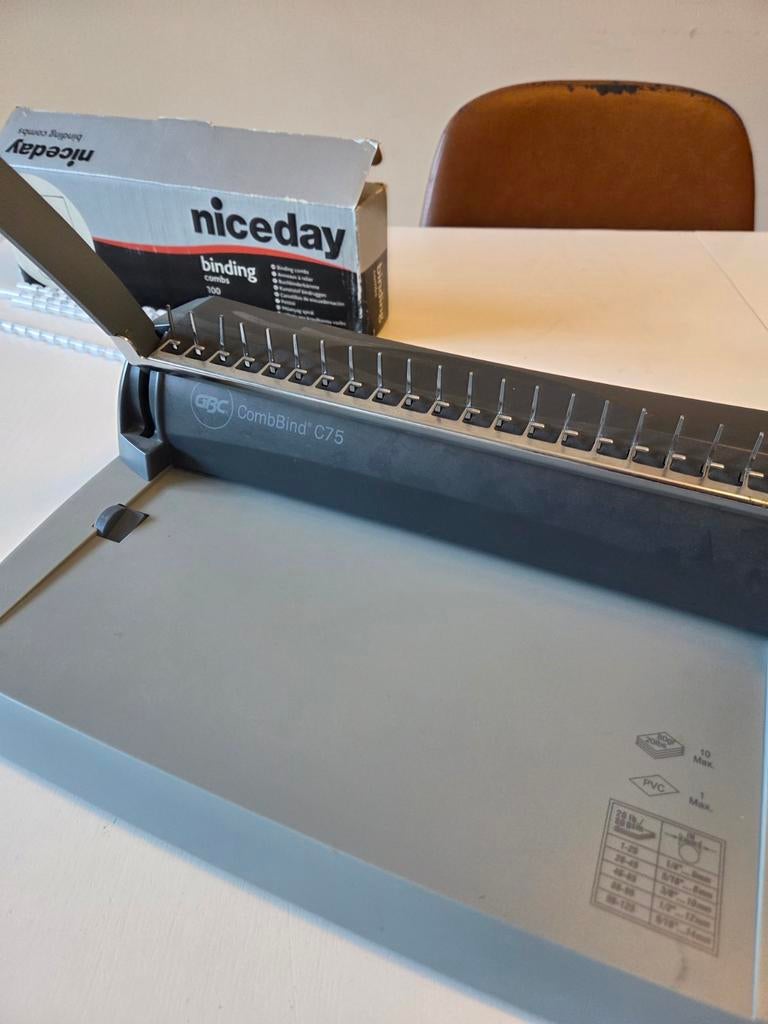 GBC CombBind C75 inbindmachine met NiceDay inbindruggen, Ophalen of Verzenden