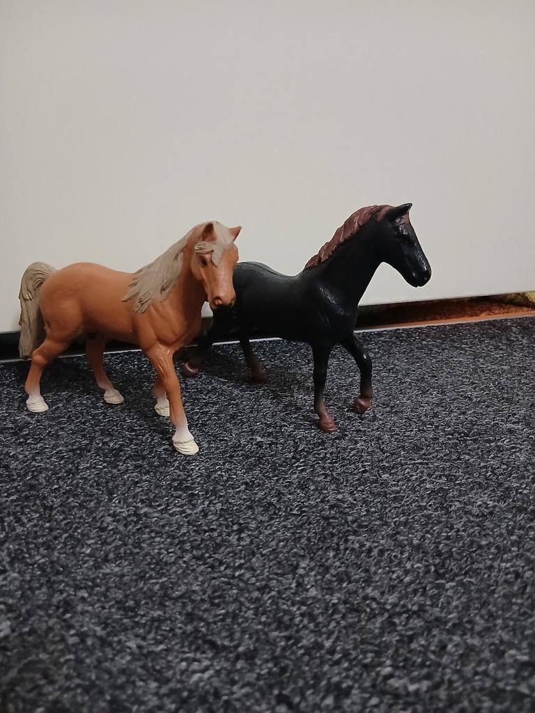Plastic speelgoed paardjes te koop!, Ophalen of Verzenden, Zo goed als nieuw, Paard, Beeldje of Figuurtje