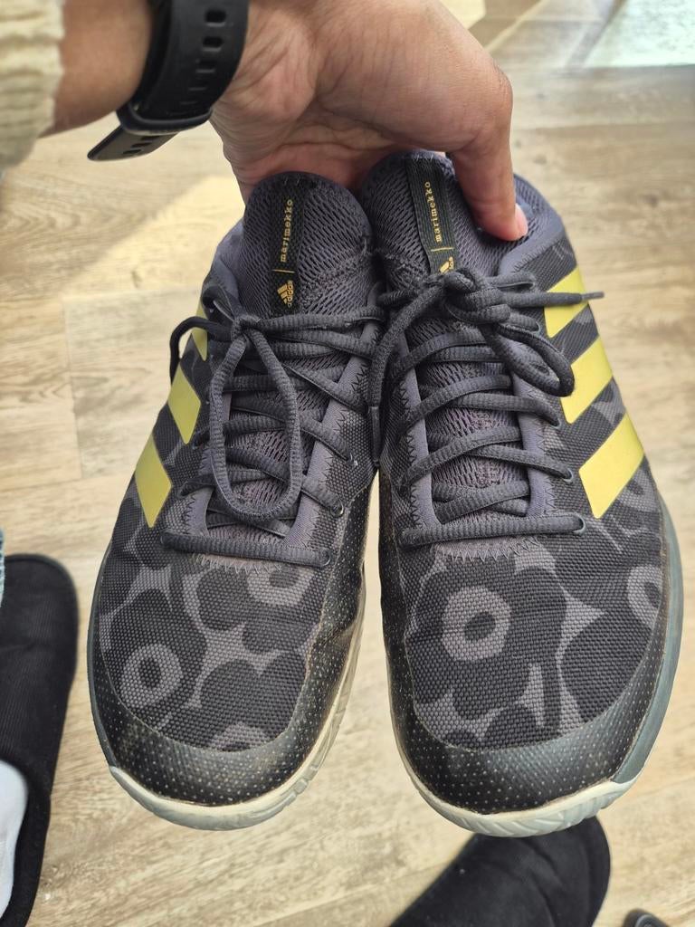 Adidas tennisschoenen maat 41 - Marimekko design, Ophalen of Verzenden, Gebruikt, Schoenen, Adidas