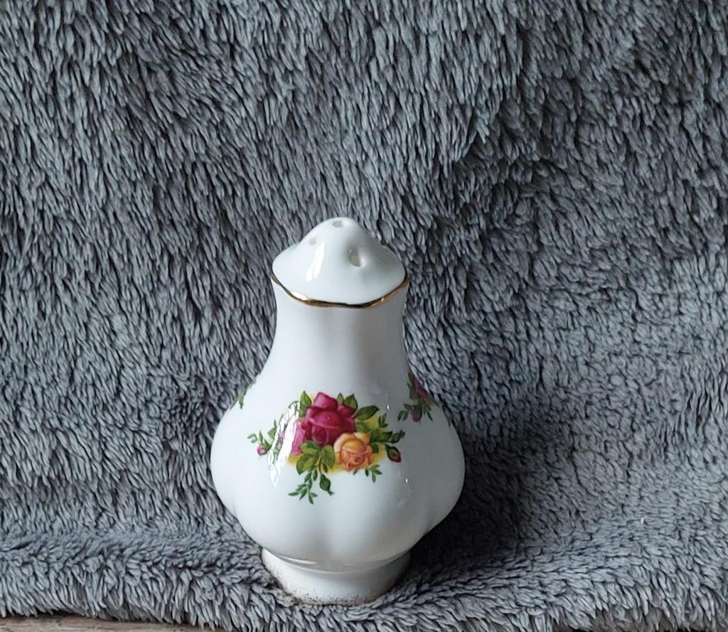 ROYAL ALBERT Peper/Zoutvaatje🙂, Verzamelen, Porselein, Kristal en Bestek, Ophalen of Verzenden, Nieuw, Porselein