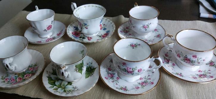 Set van Vintage Porseleinen Kop en Schotels - Bloemmotief, Antiek en Kunst, Antiek | Porselein, Ophalen