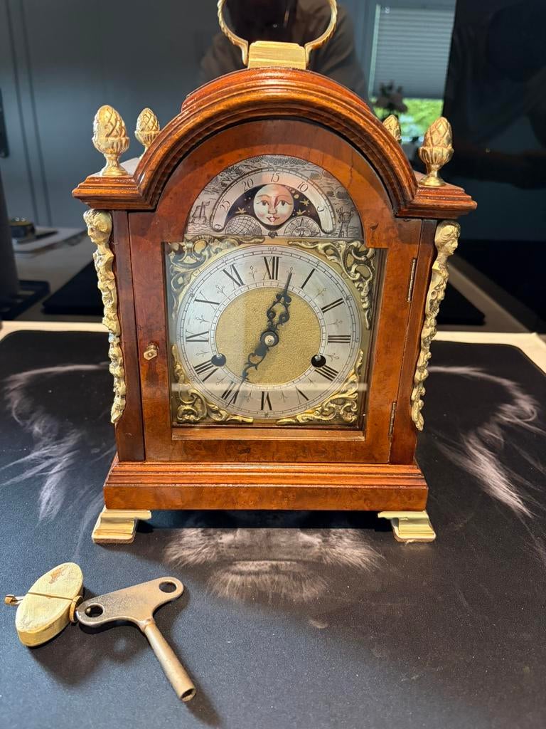 Prachtig tafelklokje met maanstand (slingerwerk), Ophalen of Verzenden