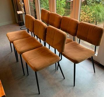 Zeven mooie cognac kleurige eetkamerstoelen in goede staat beschikbaar voor biedingen