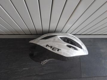 MET helm. Racefiets helm. Cycling helmet. Unisize 54-61. beschikbaar voor biedingen
