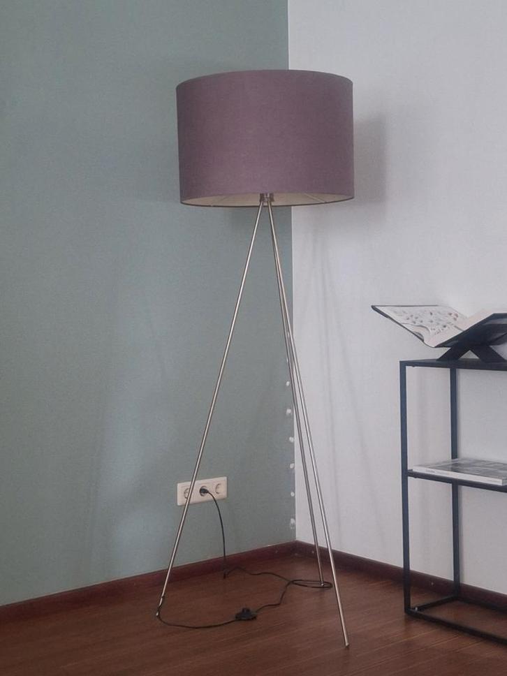 Vloerlamp Taupe Kap & Chromen Driepoot, Huis en Inrichting, Lampen | Vloerlampen, Gebruikt, 150 tot 200 cm, Metaal, Stof, Ophalen