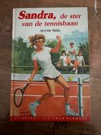 Sandra, de ster van de tennisbaan - Jennifer Bellis, Boeken, Ophalen of Verzenden, Zo goed als nieuw, Fictie