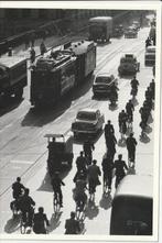 AMSTERDAM DRUK CENTRUM TRAMSTEL FIETSERS PTT BUS VRACHT AUTO, Ophalen of Verzenden, 1960 tot 1980, Ongelopen, Noord-Holland