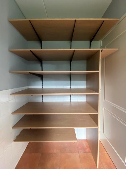 Systeem van rails en plankendragers met planken in div maten, Huis en Inrichting, Woonaccessoires | Wandplanken en Boekenplanken