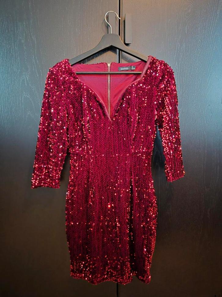 Jurk met pailletten - feestelijk en stijlvol!, Kleding | Dames, Jurken, Zo goed als nieuw, Maat 36 (S), Rood, Boven de knie, Ophalen of Verzenden