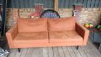 Cognac kleurige bank gratis, Huis en Inrichting, Banken | Bankstellen, Ophalen, Gebruikt, 75 tot 100 cm