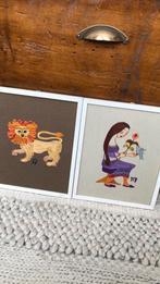 2 vintage geborduurde schilderijtjes maagd meisje & leeuw, Hobby en Vrije tijd, Borduren en Borduurmachines, Ophalen of Verzenden