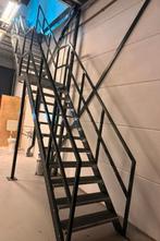 Hoge industriële stalen trap verdiepingshoogte ca. 475cm., Doe-het-zelf en Verbouw, Ladders en Trappen, Ophalen, Zo goed als nieuw