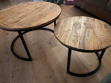 Set van 2 ronde houten salontafels beschikbaar voor biedingen