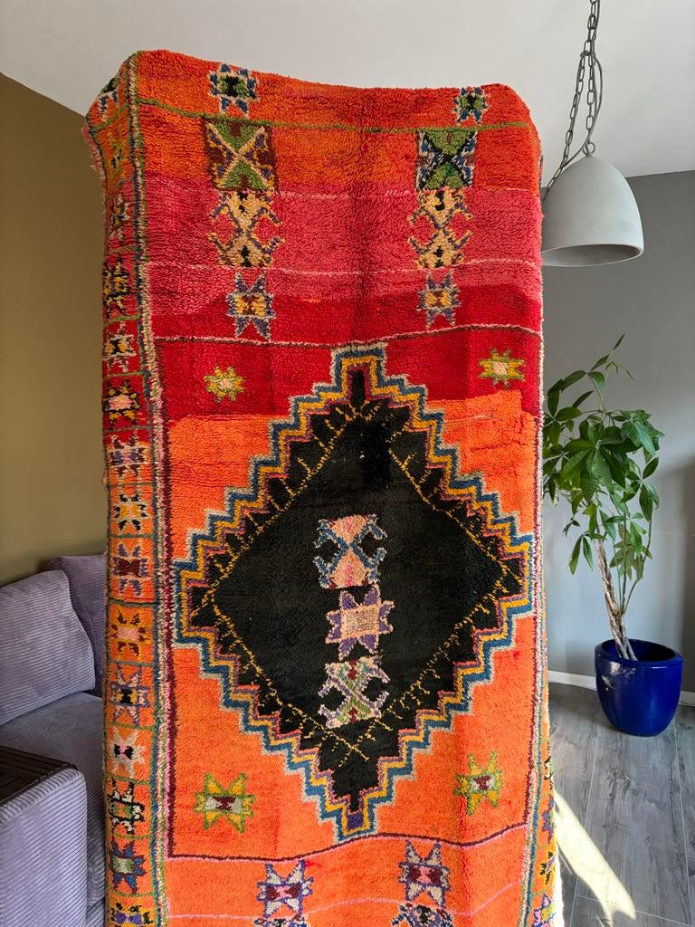 Vintage Beni Mguild marokkaans berber vloerkleed 230 x 135cm, Huis en Inrichting, Beni Mguild, Gebruikt, 200 cm of meer, Ophalen of Verzenden