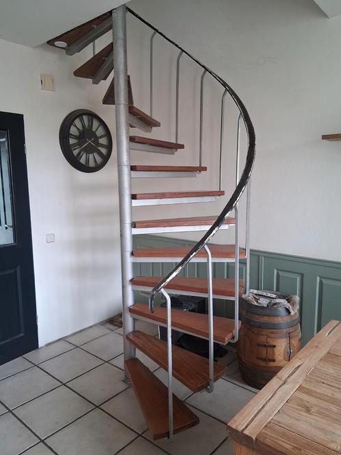 Wenteltrap te koop, Doe-het-zelf en Verbouw, Ladders en Trappen, Gebruikt, Trap, 2 tot 4 meter, Ophalen
