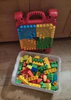 Mega blocks met speeltafel in zeer goede staat, Kinderen en Baby's, Speelgoed | Bouwstenen, Ophalen, Zo goed als nieuw, Megabloks