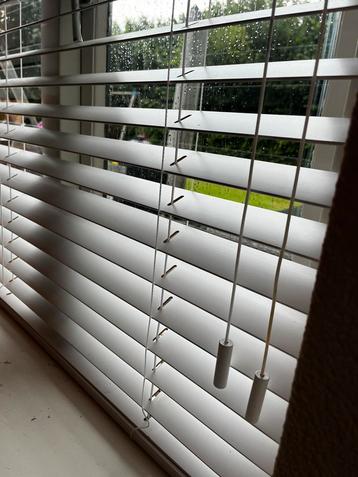 Houten jaloezieën wit 222,5 B x 122,5 H  beschikbaar voor biedingen