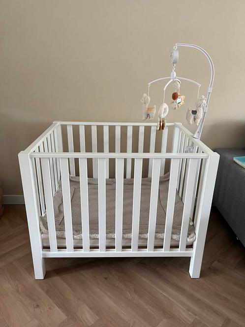 Babybox Bopita wit incl boxkleed matras mobiel en boxzak, Kinderen en Baby's, Boxen, Gebruikt, Boxkleed, Ophalen
