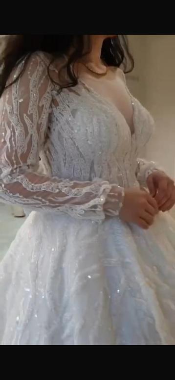 Trouwjurk te koop/ te huur  beschikbaar voor biedingen