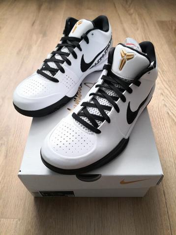 Nike Kobe 4 Protro Mambacita White and Black maat 41 NOS 