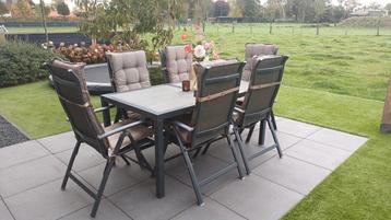 Mooie tuinset - 6 stoelen + tafel beschikbaar voor biedingen