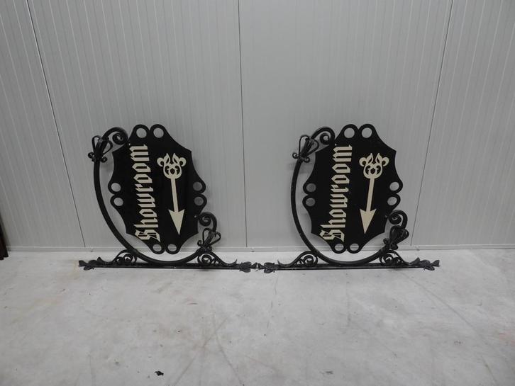 Showroom Borden - Set van 2 - Smeedijzer, Antiek en Kunst, Antiek | Overige Antiek, Ophalen of Verzenden