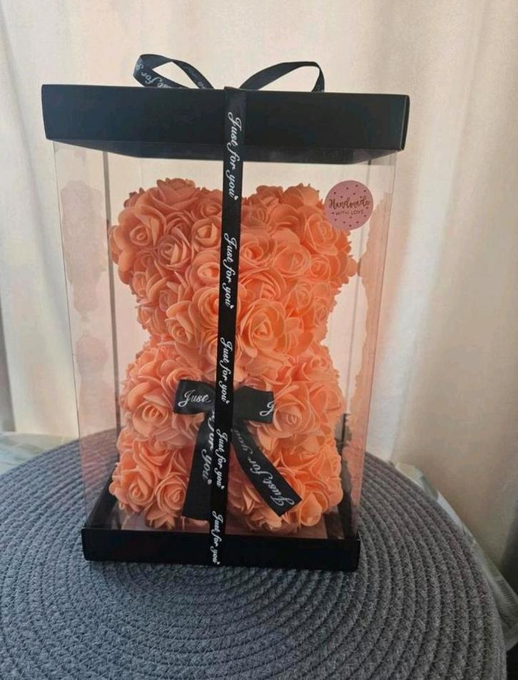 Rozenbeertje gemaakt van licht oranje foam roosjes 24 cm, Verzamelen, Beren en Cherished Teddies, Nieuw, Stoffen beer, Overige merken