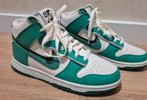 Nike Dunk High Retro SE '85 - Double Swoosh (Maat 40), Kleding | Heren, Schoenen, Overige kleuren, Nike, Ophalen of Verzenden
