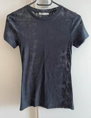Zara t-shirt, size S beschikbaar voor biedingen