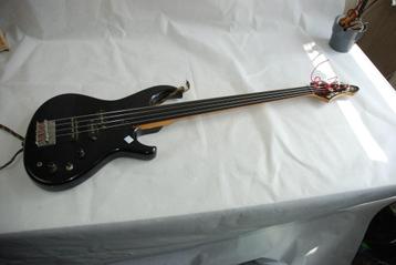 Aria The Cat Bass (ontfret)    <24241036> beschikbaar voor biedingen