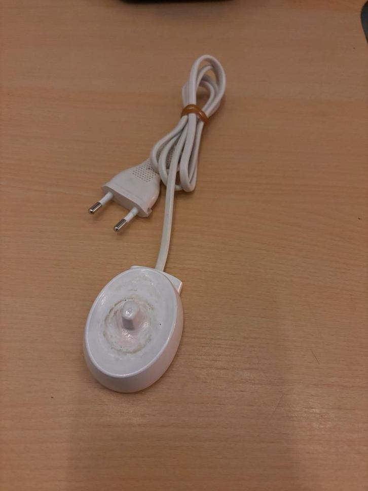 Braun/Oral B oplader elektrische tandenborstel - type 3757, Witgoed en Apparatuur, Persoonlijke-verzorgingsapparatuur, Gebruikt