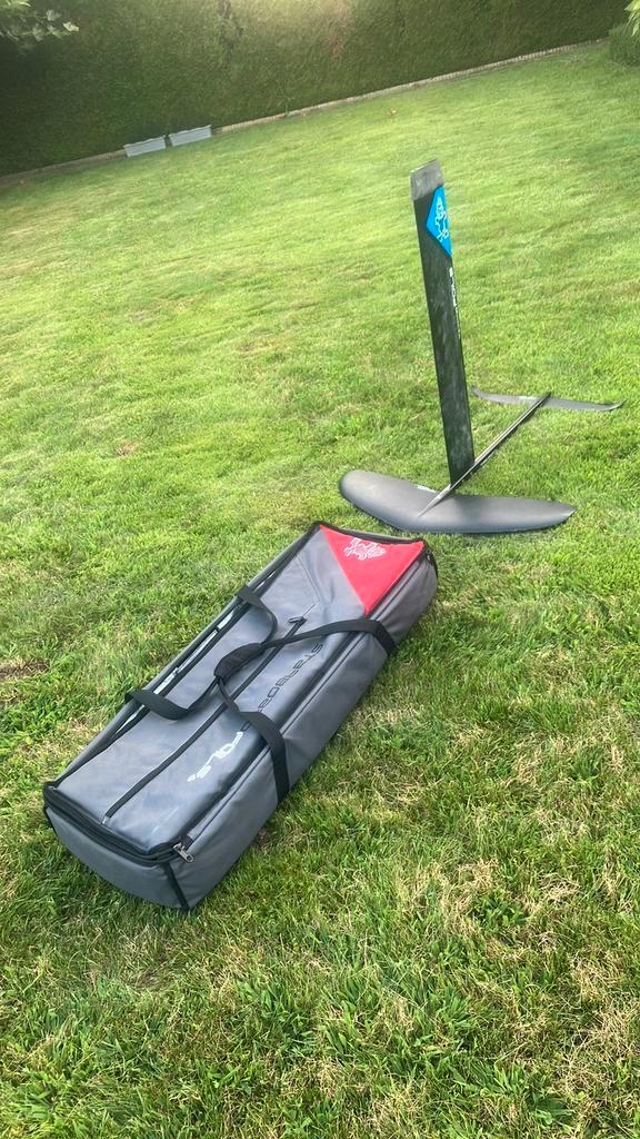 Tabou Air Ride 81 MTE (2021)  met Starboard foil, Watersport en Boten, Windsurfen, Gebruikt, Plank, Minder dan 250 cm, Minder dan 5 m²