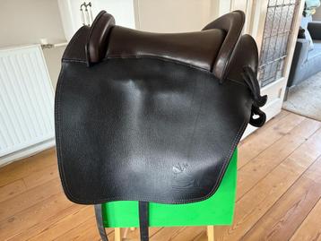 Bent Branderup School Saddle met beugels beschikbaar voor biedingen