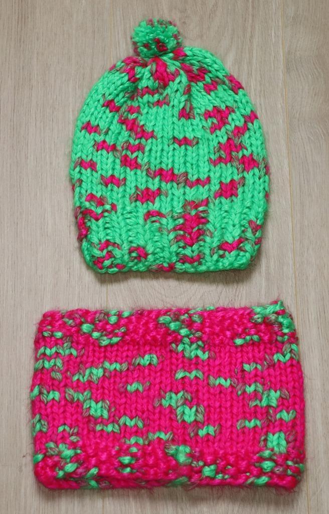 Fel gekleurde gebreide kinder muts en kol ZGAN (Groen/Roze), Kinderen en Baby's, Kinderkleding | Mutsen, Sjaals en Handschoenen