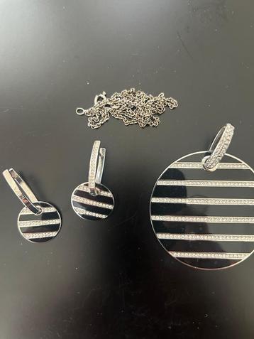 Armani Ketting & Oorbellen Set beschikbaar voor biedingen