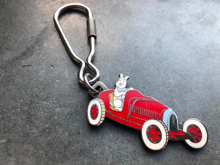 Kuifje sleutelhanger: Bobby in een oldtimer  Hergé / ML 1998, Verzamelen, Sleutelhangers, Zo goed als nieuw, Merk, Ophalen of Verzenden