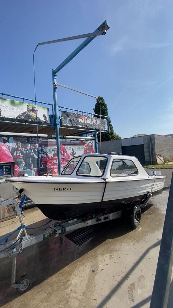 Mooie kajuit boot icl trailer en motor zonder vaarbewijs, Watersport en Boten, Speedboten, Zo goed als nieuw, 3 tot 6 meter, Benzine